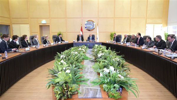 وزير الصناعة يستقبل سفير السويد لبحث التعاون المشترك بين الجانبين في مجالي النقل والصناعة