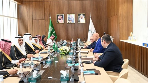 مصر والسعودية يبحان التعاون في مجالات النقل وتنفيذ الشركات المصرية مشروعات البنية التحتية بالمملكة 