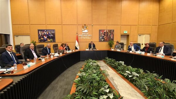 وزير الإسكان يتابع المشروعات السكنية بعددٍ من المحافظات والمدن الجديدة
