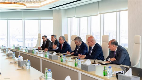 وفد اقتصادية قناة السويس يلتقي رئيس مجموعة مواني أبوظبي AD Ports Group لبحث تعزيز التعاون الثنائي