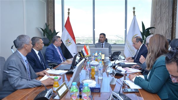 وزير التموين ورئيس شركة مصر للزيوت والصابون يتابعان خطط دعم السوق وتوافر المنتجات الأساسية