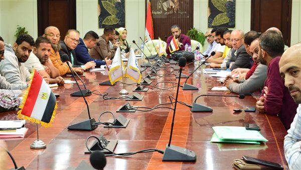 رئيس جهاز أكتوبر الجديدة يلتقى مسئولي الشركات المنفذة لمشروع الإسكان الأخضر