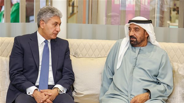  وزير السياحة يلتقي رئيس هيئة الطيران المدني والخطوط الجوية الإماراتية لبحث تعزيز التعاون 
