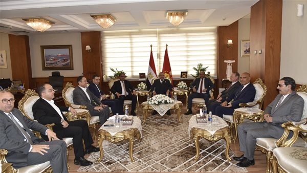 محافظ بورسعيد ورئيس البورصة المصرية يفتتحان الدورة الحادية عشرة لمؤتمر البورصة للتنمية