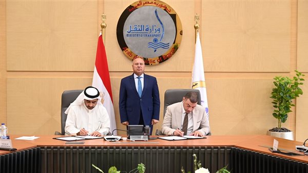  وزير النقل يشهد توقيع عقد ترخيص شركة جرين فالي لخدمات السيارات الكهربائية