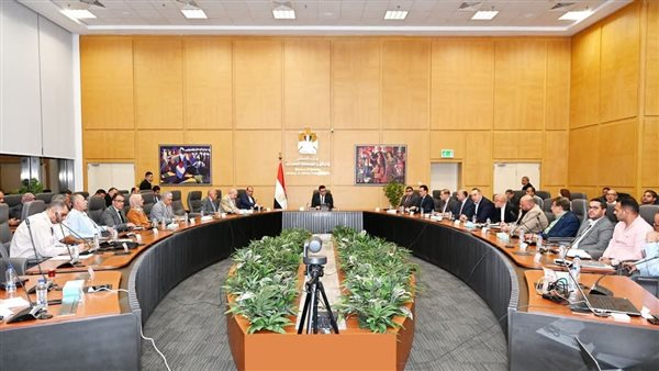 وزير الإسكان يعقد اجتماعًا لمتابعة مشروع تطوير موقع التجلي الأعظم فوق أرض السلام 