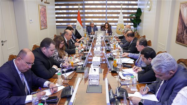  وزيرا السياحة والتنمية المحلية يبحثان وضع آلية لتحصيل الرسوم من المنشآت الفندقية والسياحية