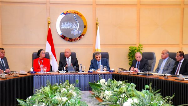 كامل الوزير يبحث آليات تقديم خدمة جمع المخلفات الصلبة من السفن العابرة لقناة السويس 