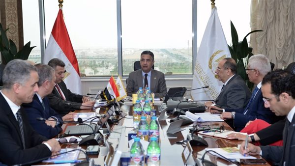 وزير التموين يتابع مع رئيس مجلس إدارة شركة قها للأغذية خطط دعم السوق وتوافر المنتجات الغذائية