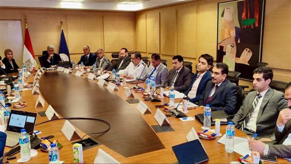 وزير السياحة يعقد اجتماعًا لمناقشة المنظومة الجديدة للحصول على التأشيرة الاضطرارية عند منافذ الوصول الجوية المصرية