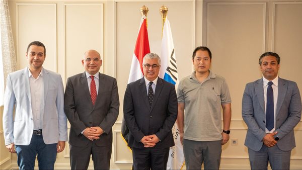 رئيس اقتصادية قناة السويس يوقع عقد مشروع شركة كينليد الصينية لإنتاج مواد التغليف 