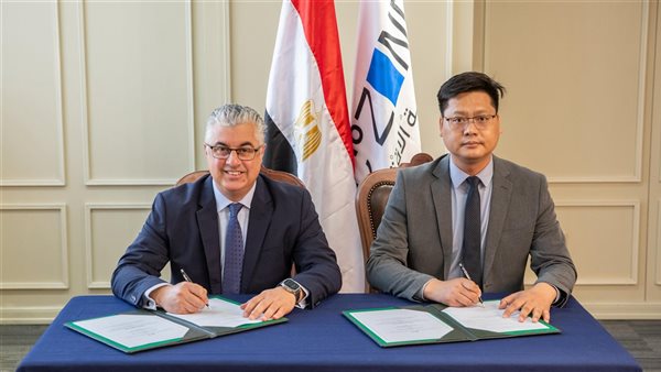 جمال الدين يوقع عقد مشروع شركة 