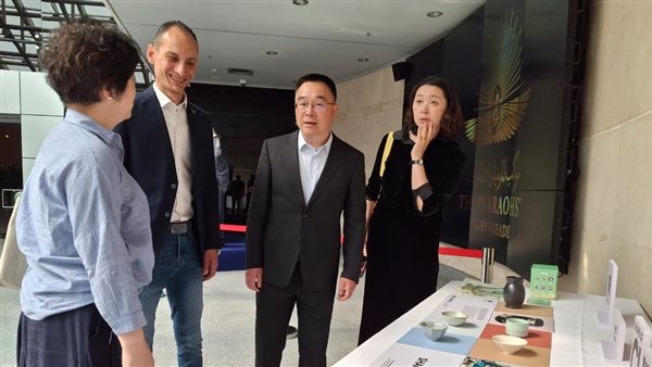 المتحف القومي للحضارة المصرية يستقبل وفدًا صينيًا ويستضيف معرض “ألف كوب” في إطار التعاون الثقافي المشترك