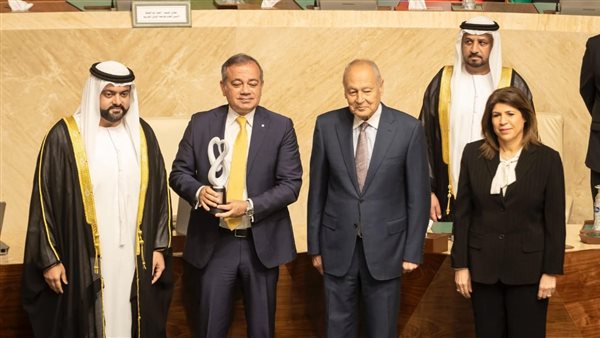 تكريم الرئيس التنفيذي والعضو المنتدب لأبو ظبي الإسلامي- مصر كأحد أبرز قادة الاستدامة المؤثرين 