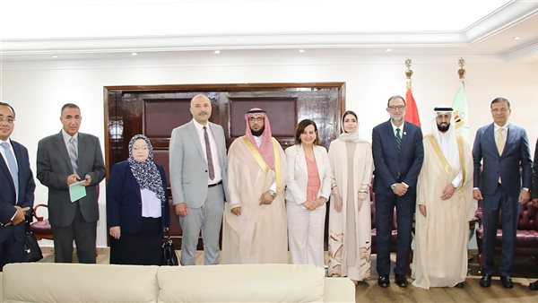 وزير الزراعة يعقد اجتماعًا موسعًا مع الرئيس التنفيذي لهيئة الغذاء والدواء السعودية 