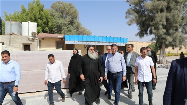 وزير الزراعة يتفقد المزارع والمشروعات الإنتاجية بدير مارمينا بالإسكندرية