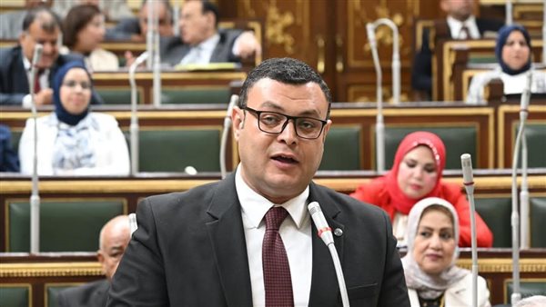 وزير الإسكان يناقش مشروع قانون تنظيم مرفق مياه الشرب والصرف الصحي