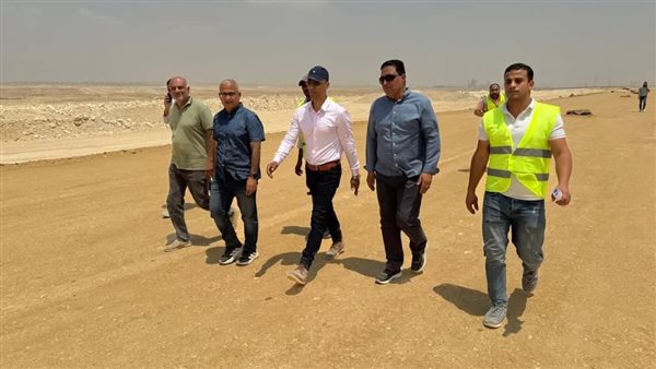 وزير الإسكان يتابع مشروعات المرافق والطرق الجارية بالتوسعات الجنوبية لمدينة القاهرة الجديدة