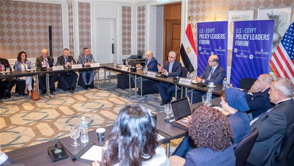 رئيس اقتصادية قناة السويس يشارك بمائدة مستديرة بعنوان 