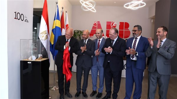بمناسبة مرور 100 عام لمسيرة ABB..السفير السويدي يزور مصانع الشركة بالعاشر من رمضان ويشيد بدورها وجهودها في دعم السوق