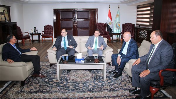 وزير الزراعة يبحث مع رئيس جهاز حماية المنافسة واتحاد الدواجن النهوض بالقطاع وزيادة الإنتاج 