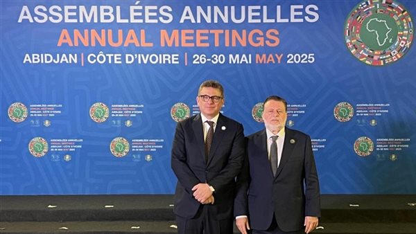 محافظ المركزي يهنئ الدكتور خالد شريف بمناسبة انتخابه مديرًا تنفيذيًا لمصر وجيبوتي ببنك التنمية الإفريقي