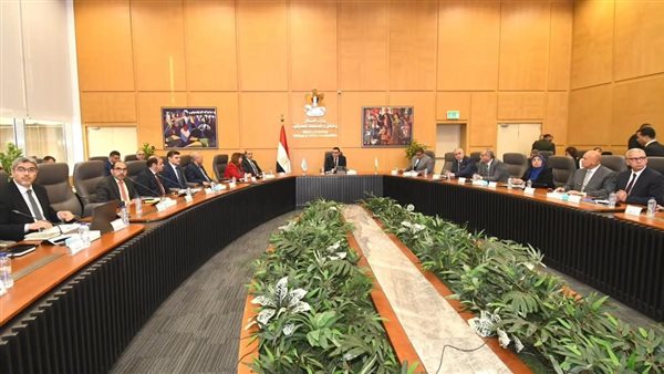 وزير الإسكان يعقد اجتماعه الدوري لمتابعة المشروعات السكنية بعددٍ من المدن الجديدة