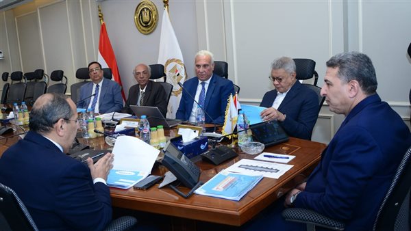 نائب وزير التموين يجتمع مع رئيس الشركة المصرية للحوم والدواجن والتوريدات الغذائية 