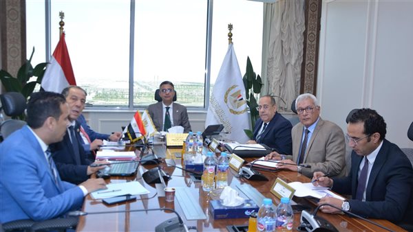 وزير التموين ورئيس شركة السكر والصناعات التكاملية يبحثان خطط التطوير وتعزيز الإنتاج المحلي