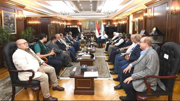 وزير الإسكان ومحافظ الإسكندرية يعقدان اجتماعا لمتابعة ملفات العمل والمشروعات المشتركة