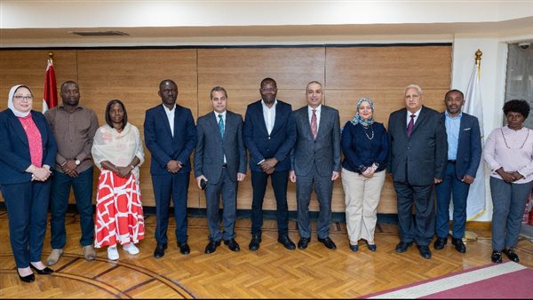 رئيس الزراعي المصري يستقبل وفدًا من أنجولا للاستفادة من خبرات البنك في التمويل الزراعي