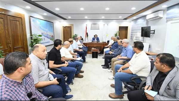 وزير الإسكان يعقد اجتماعا لمتابعة مشروعات مركز مارينا العلمين السياحي