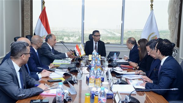 وزير التموين ورئيس الشركة المصرية لتجارة الجملة يتابعان توافر السلع بالمنافذ والمخازن