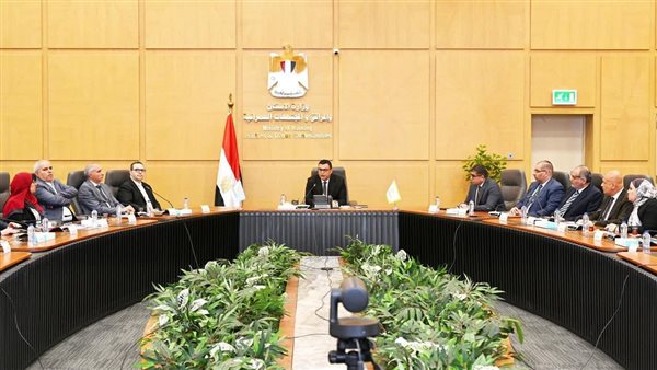 وزير الإسكان يتابع موقف توفيق الأوضاع بالأراضي المنضمة لأحوزة عددٍ من المدن الجديدة