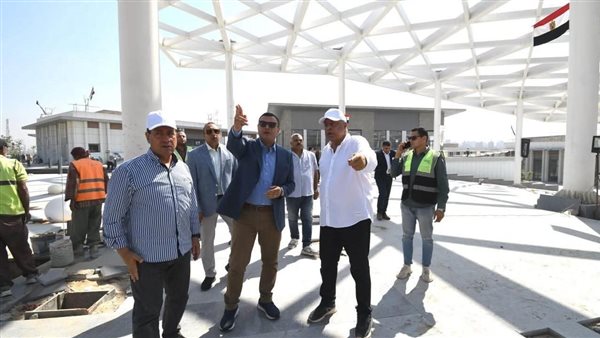وزير الإسكان يتفقد المنطقة الاستثمارية ومشروع الأرينا بحدائق 