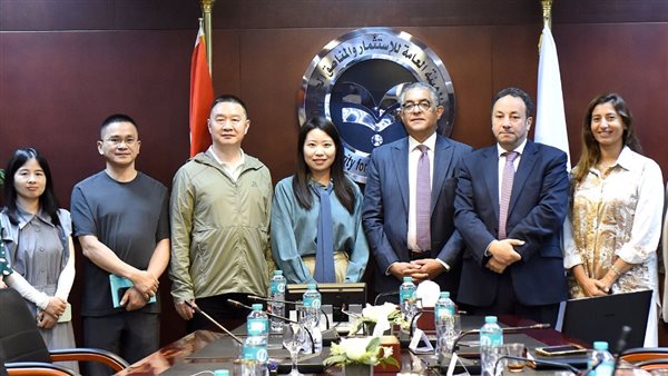 الهيئة العامة للاستثمار تبحث سُبل نقل سلاسل الإنتاج الصينية في قطاع الملابس إلى مصر