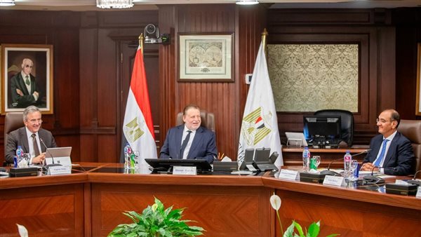 محافظ المركزي يستقبل وفدًا من البنك الأوروبي لإعادة الإعمار والتنمية لبحث التعاون المشترك