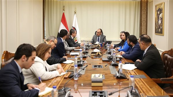 وزير قطاع الأعمال العام يستقبل وفدًا من مجموعة البنك الدولي 