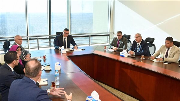 وزير الإسكان يلتقي المدير الإقليمي لمجموعة معارض ومؤتمرات 