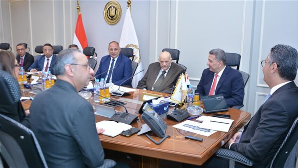 وزير التموين يجتمع برئيس الشعبة العامة للمخابز لمتابعة انتظام عمل منظومة الخبز البلدي المدعم