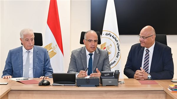 وزير الري: استثمار أملاك الوزارة لزيادة الموارد المالية لاستخدامها في صيانة المجاري 