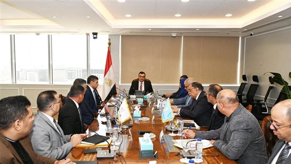 وزير الإسكان يتابع موقف مشروعات الإسكان بمحافظة بورسعيد