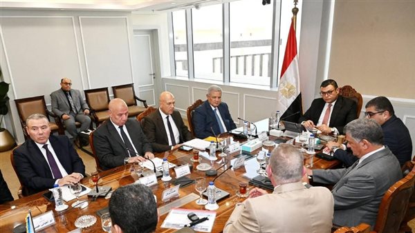 وزير الإسكان يلتقي رئيس الشركة الوطنية للمقاولات لمتابعة موقف عدد من المشروعات المشتركة
