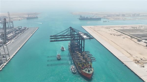 النقل تعلن استقبال رصيف محطة هاتشيسون رقم 1 بميناء السخنة السفينة المتخصصة ZHEN HUA 36