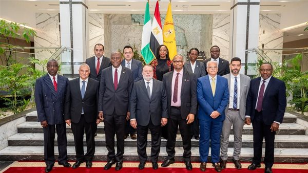 محافظ المركزي يستقبل نظيره النيجيري ويصحبه في جولة بدار طباعة النقد بالعاصمة الإدارية 