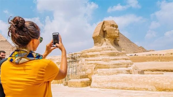 وزير السياحة يقرر زيادة أجر المرشد السياحى في مصراعتبارًا من أكتوبر المقبل 