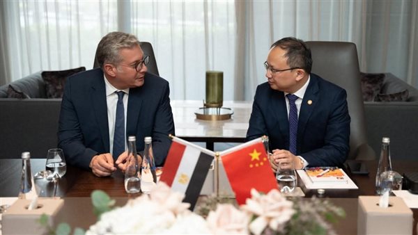 وزير البترول يلتقي رئيس يونايتد إنرجي جروب الصينية والرئيس الإقليمي للشركة لمنطقة أفريقيا