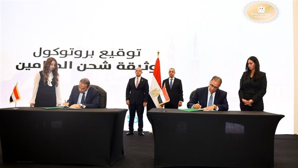 وزير الخارجية ورئيس الرقابة المالية يشهدا توقيع برتوكول تعاون بشأن المصريين بالخارج 