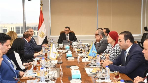 وزير الإسكان يؤكد حرصه على تقديم كل الدعم لاحتياجات المصريين في الخارج 