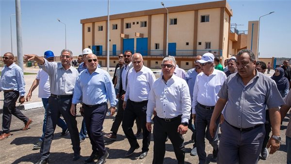 رئيس اقتصادية قناة السويس يتابع مستجدات البنية التحتية والمرافق والمصانع الجاري إنشائها